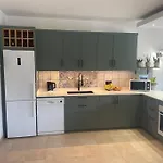 Spacious 3 Bedroom With Pool *
