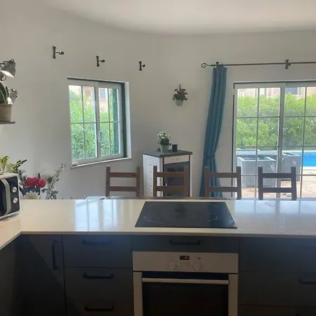 Spacious 3 Bedroom With Pool Praia Da Luz