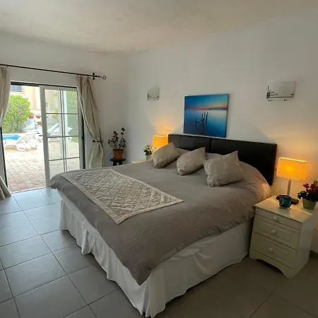 Spacious 3 Bedroom With Pool Holiday home