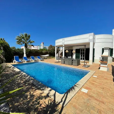 Holiday home Spacious 3 Bedroom With Pool