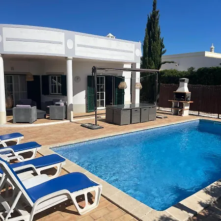 Spacious 3 Bedroom With Pool *