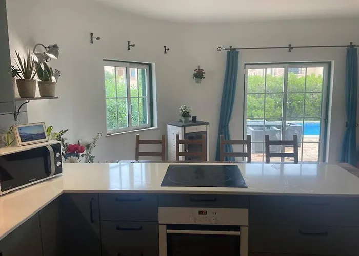 Spacious 3 Bedroom With Pool Praia Da Luz