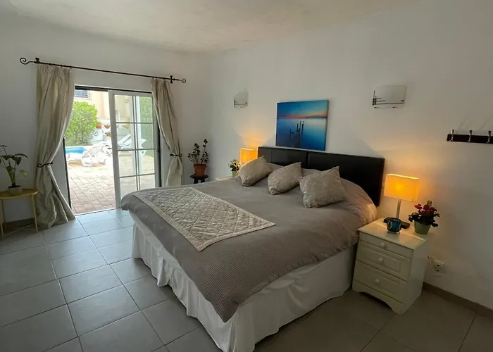 Spacious 3 Bedroom With Pool Holiday home