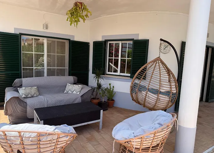 Spacious 3 Bedroom With Pool Holiday home