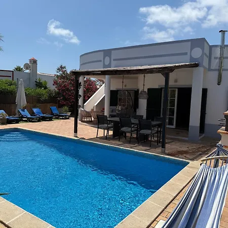 Spacious 3 Bedroom With Pool Luz