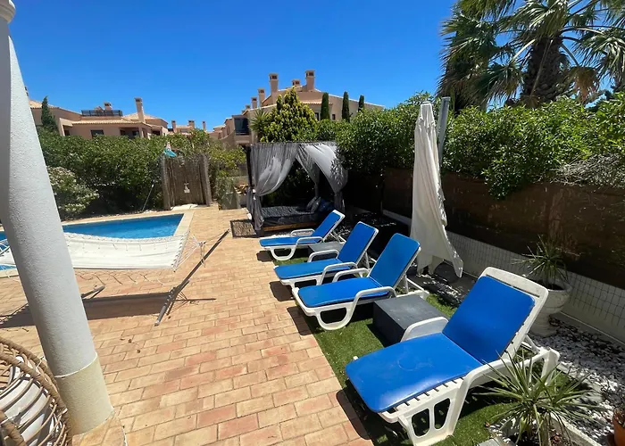 Tatil Evi Spacious 3 Bedroom With Pool Luz