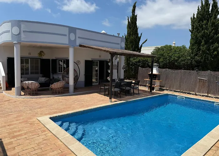 Spacious 3 Bedroom With Pool Tatil Evi
