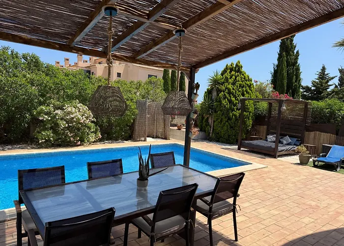 Tatil Evi Spacious 3 Bedroom With Pool Luz