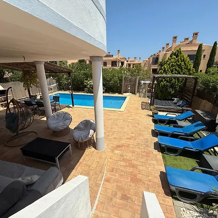 Dom wakacyjny Spacious 3 Bedroom With Pool Praia Da Luz